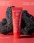 Apivita Protector Antiedad y Antimanchas con color SPF50, 50ml.